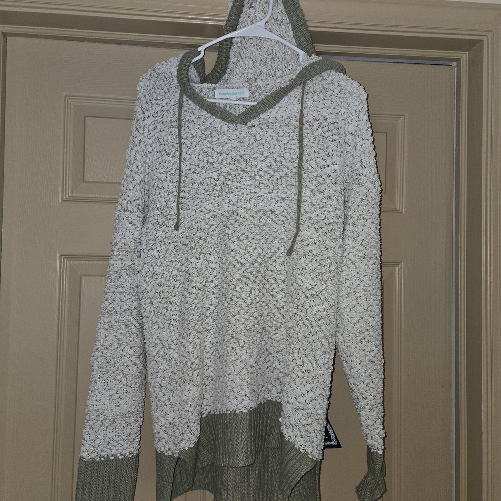 Cozy V-Neck Hooded Sweater in Cream and Green